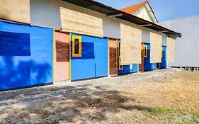 Oyo Life 91544 Homestay Biru Blukid